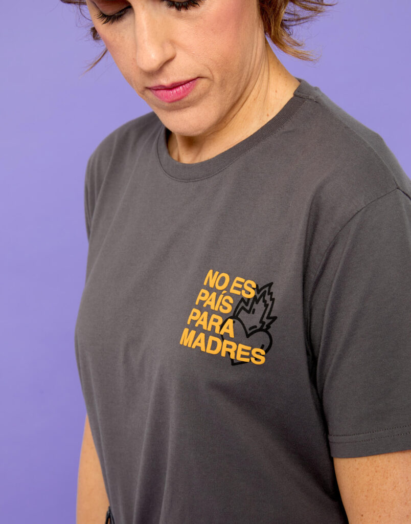 CAMISETA GRIS MANIFIESTO MALAMADRE NO ES PAÍS PARA MADRES