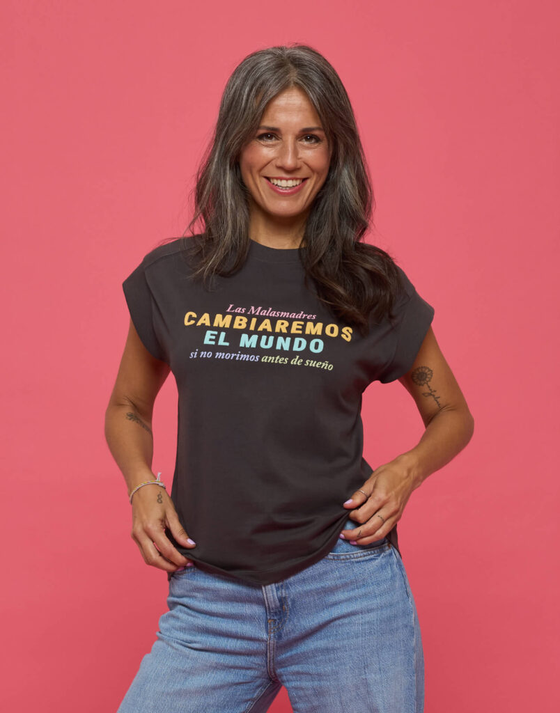 Camiseta gris las Malasmadres cambiaremos el mundo