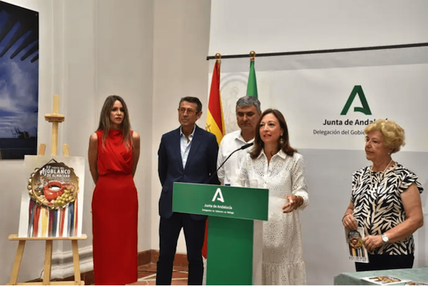 Laura Baena recibe el Premio Ajoblanco 2025 del Ayuntamiento de Almáchar
