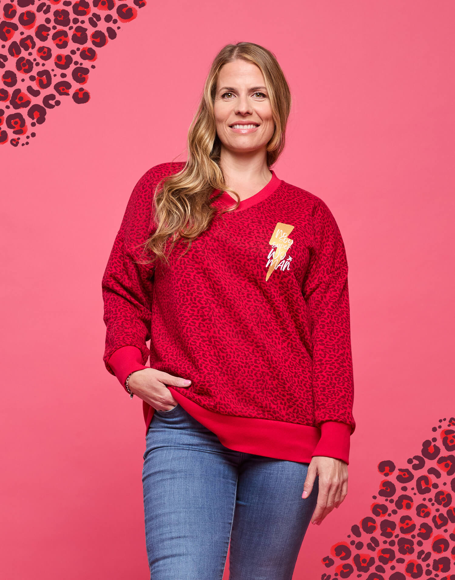 Sudadera roja animal print no soy superwoman