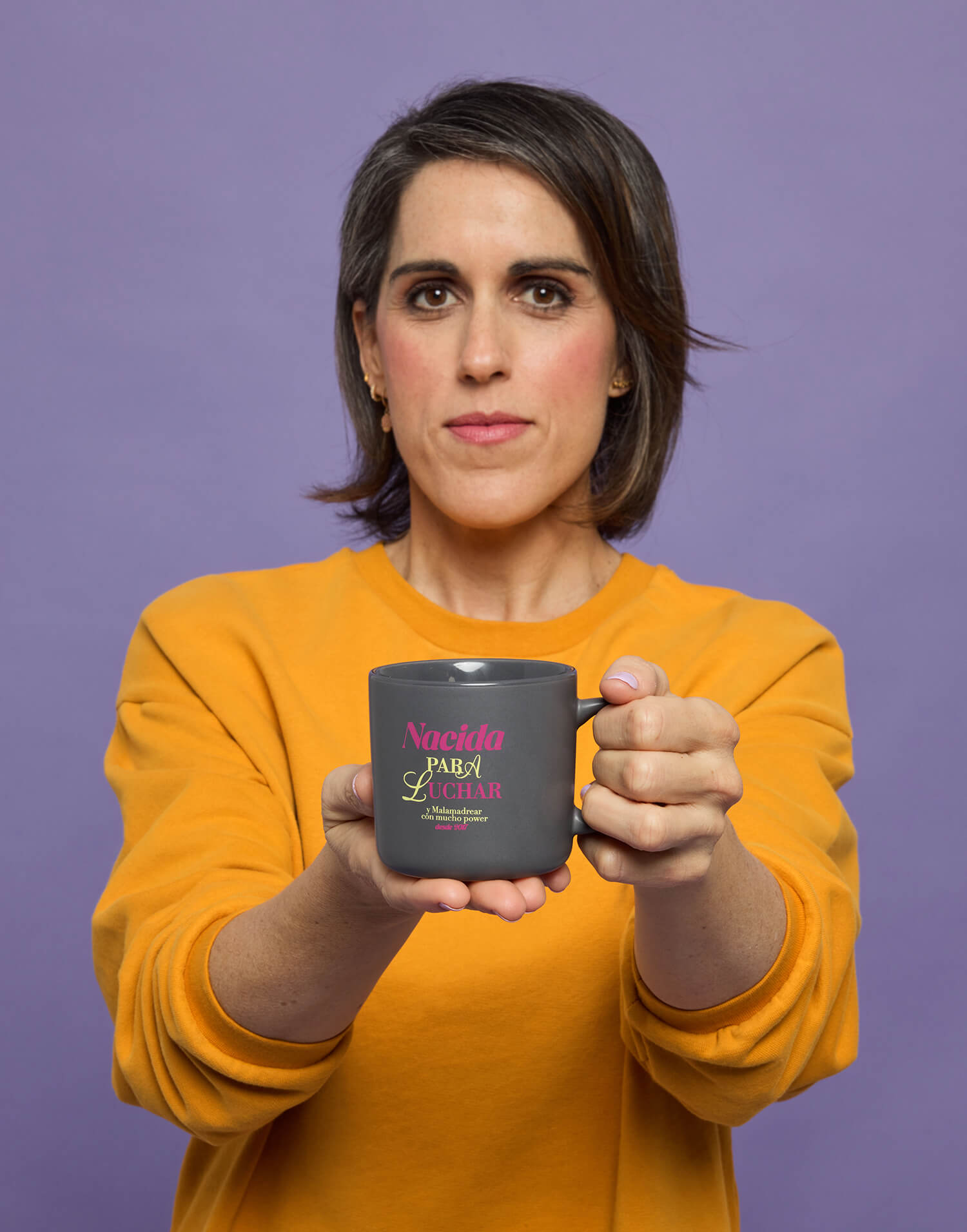 Taza gris nacida para luchar