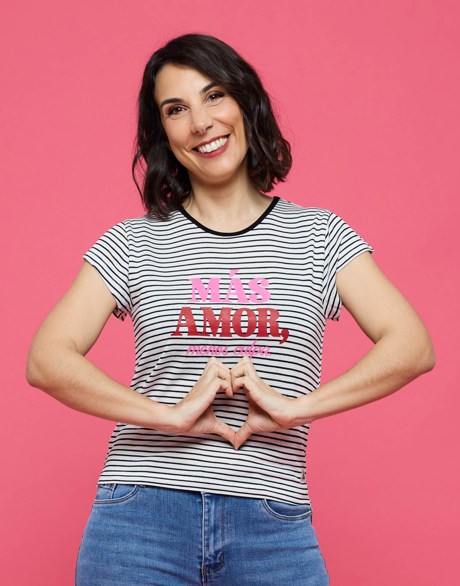 Camiseta rayas negras y blancas más amor menos culpas